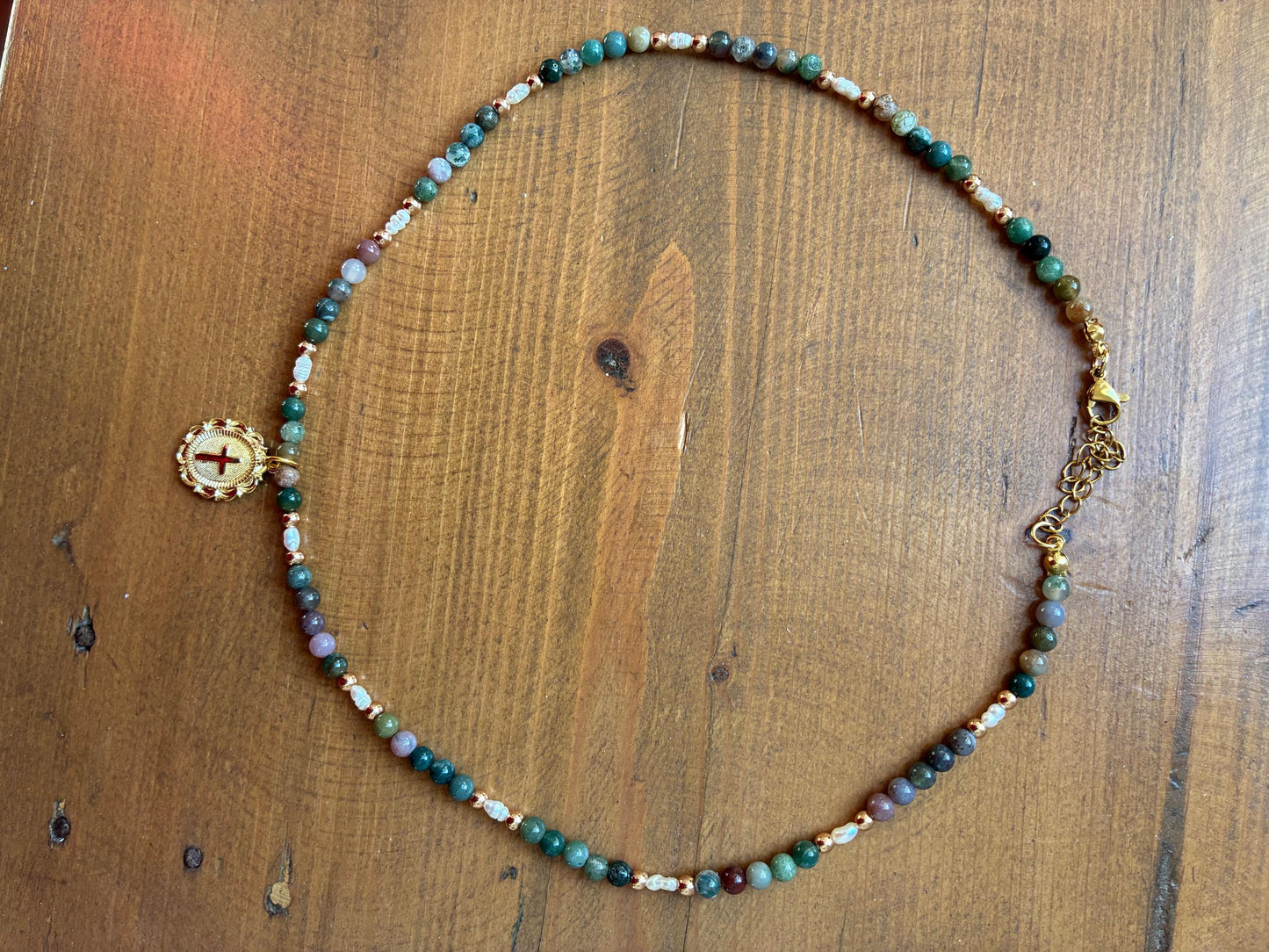 Collier avec médaille de la Vierge Marie – Bijou catholique fait main – Médaille miraculeuse – collier catholique avec médaille et perles
