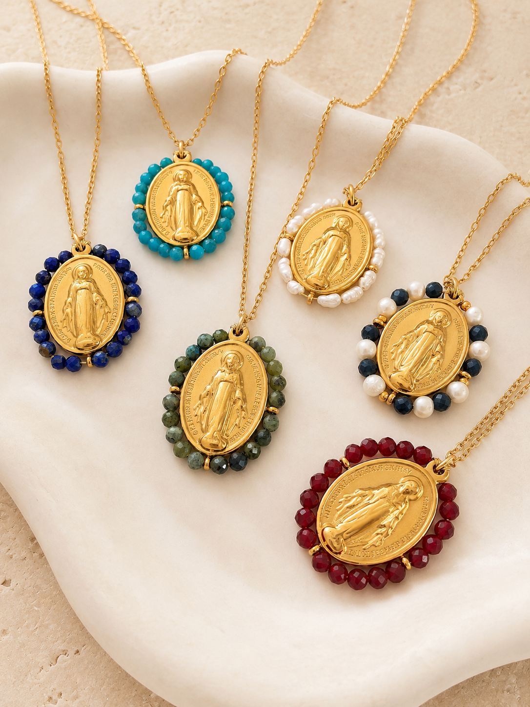 Collier Médaille Miraculeuse perlée – Perles d'eau douce & pierres naturelles