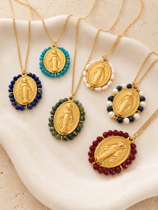 Collier Médaille Miraculeuse perlée – Perles d'eau douce & pierres naturelles
