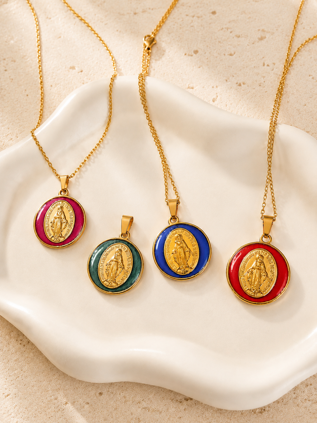Médaille Miraculeuse en résine colorée – Pendentif fait main