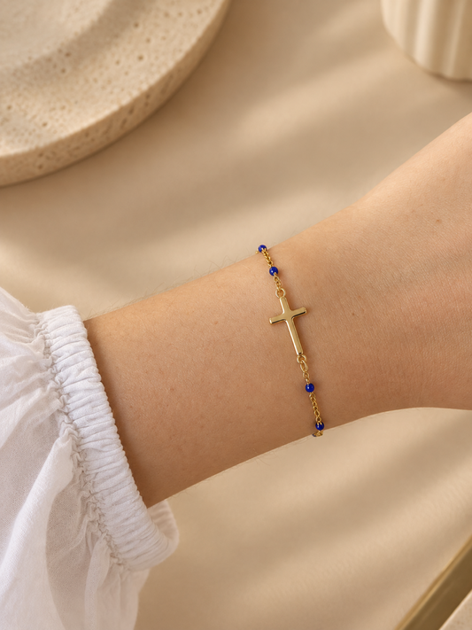 Bracelet Camille - chaîne perlée avec croix dorée - acier inoxydable