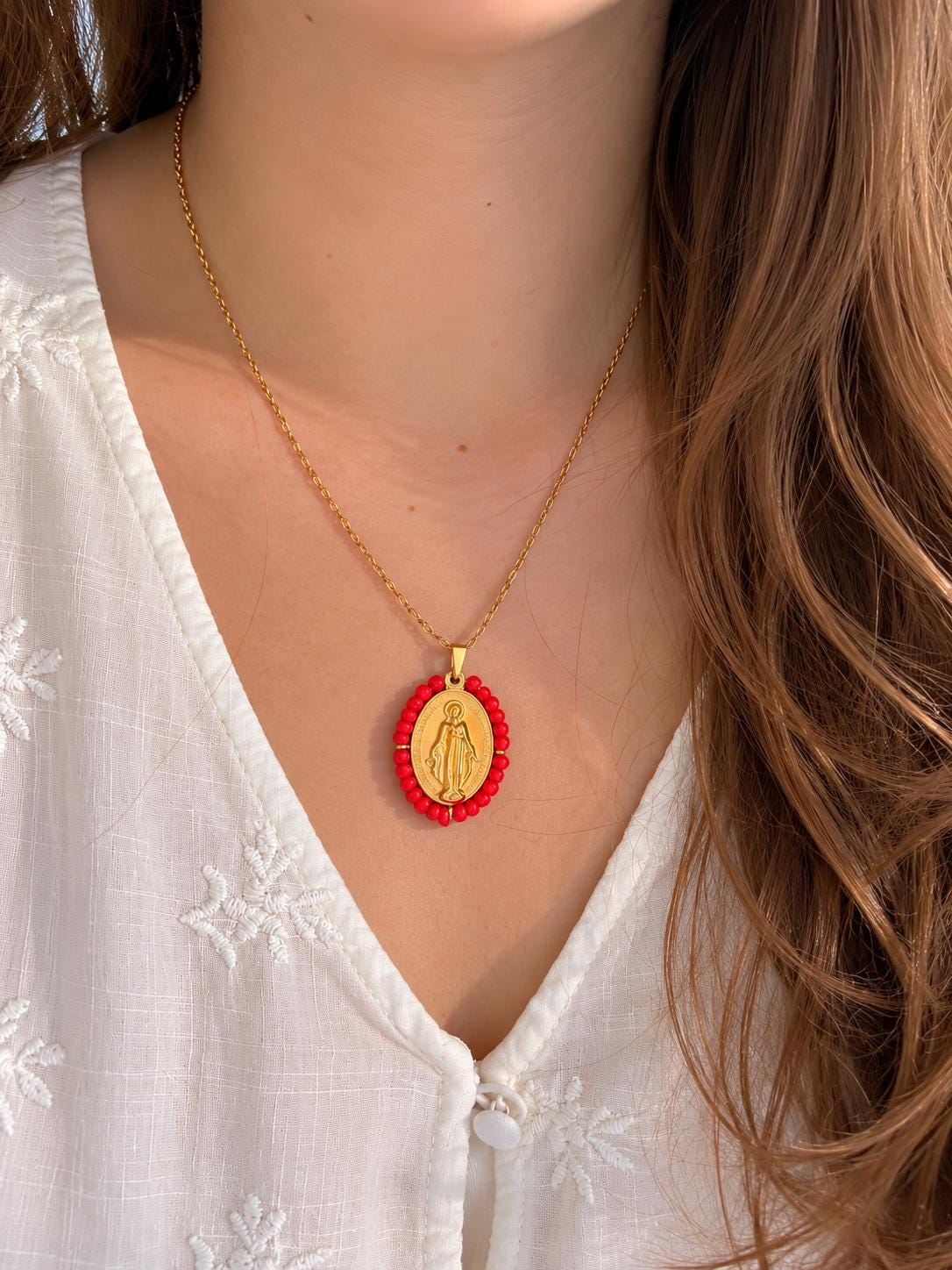 Médaille Miraculeuse Perlée colorée – Collier Catholique Doré Acier Inoxydable – Perles de rocailles – Cadeau Communion Confirmation Femme