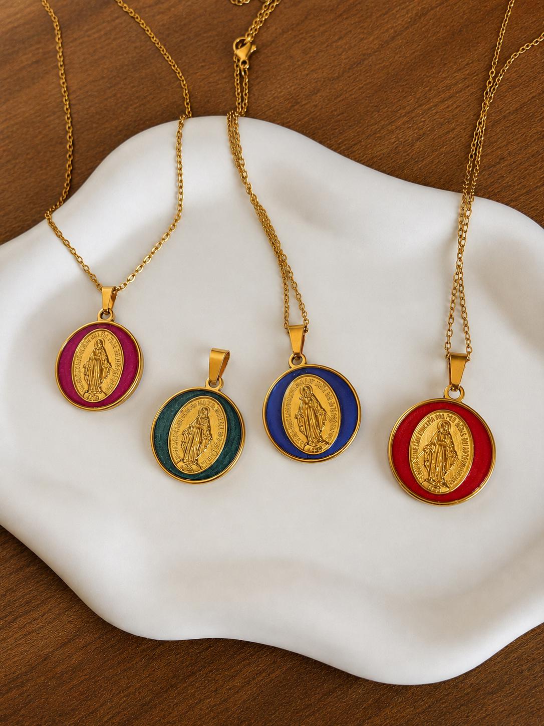 Quatre médailles Miraculeuses en résine colorée : fuchsia, verte, bleue et rouge