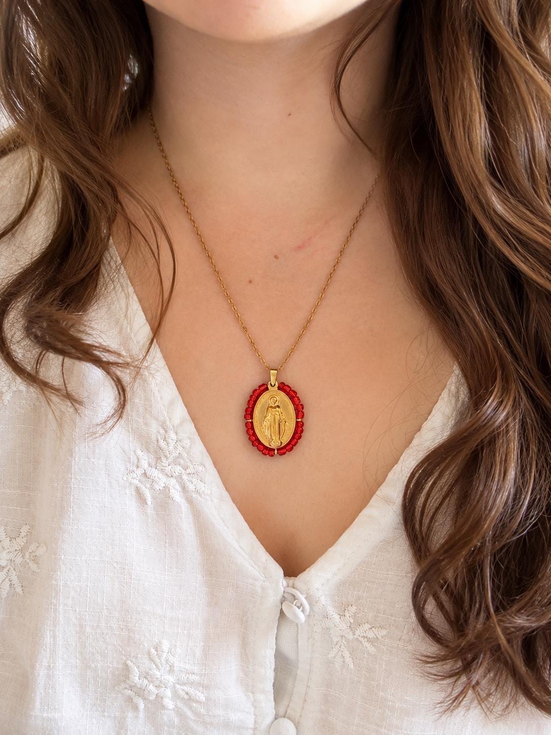 Médaille Miraculeuse Perlée colorée – Collier Catholique Doré Acier Inoxydable – Perles de rocailles – Cadeau Communion Confirmation Femme